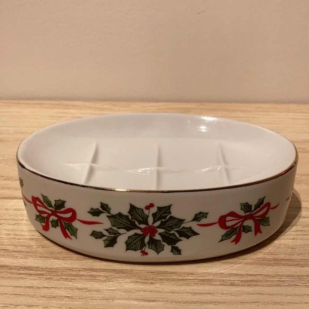 Holiday soap dish with holly and berries